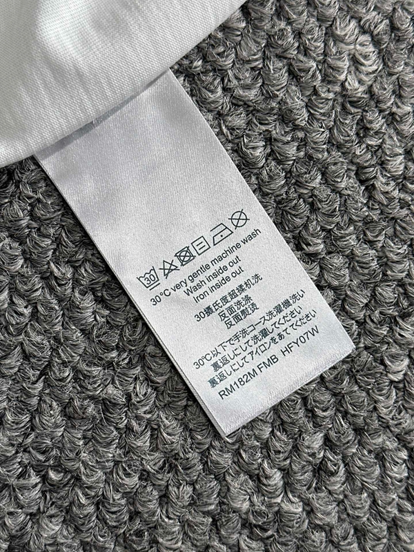 ブランドTシャツ着用イメージ